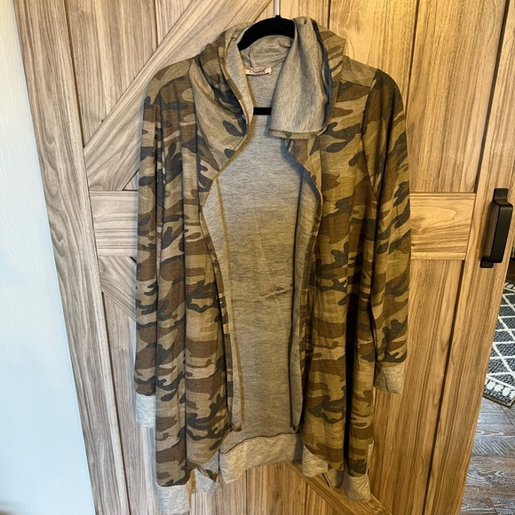 Andree Jackets & Blazers - NEW w/o tags cardigan - camo trimmed w/ grey and has hoodie